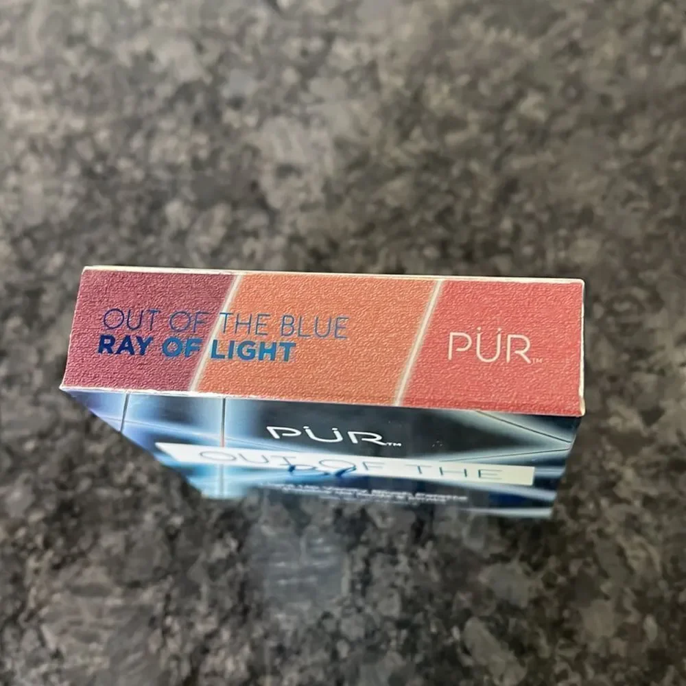 PUR Out of the Blue Ray of Light Light Up Vanity Blush and Highlighting Palette